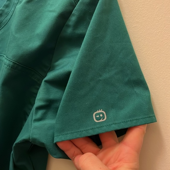 Wonderwink PRO Hunter Green women’s scrub top size small - Picture 4 of 10